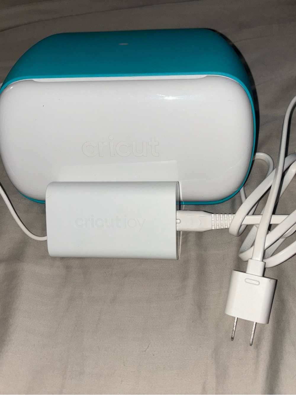Cricut Joy Compact Cutting Machine in Teal and White w/ Vinyl Supplies.